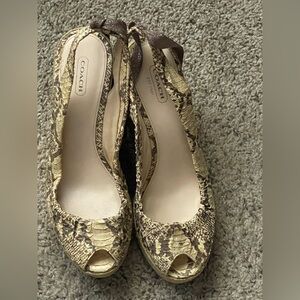 Coach Women's Snakeskin Peep Toe Heels - Cream and Brown